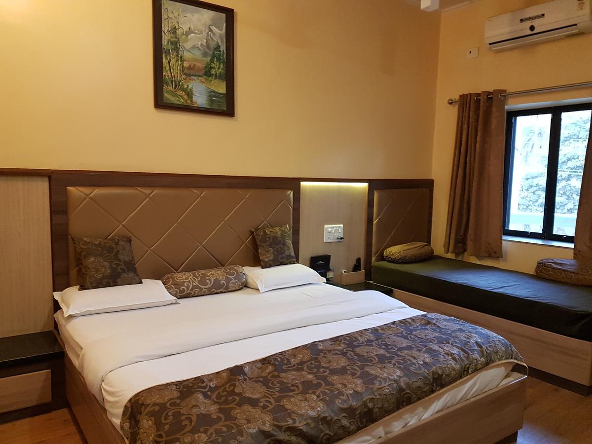 Hotel Savera Palace Mount Abu Exterior photo