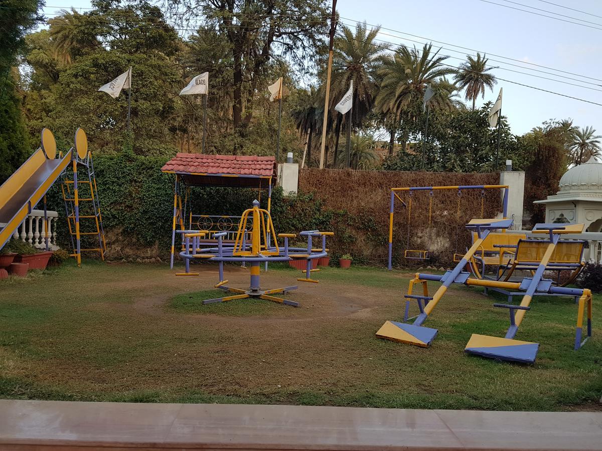 Hotel Savera Palace Mount Abu Exterior photo