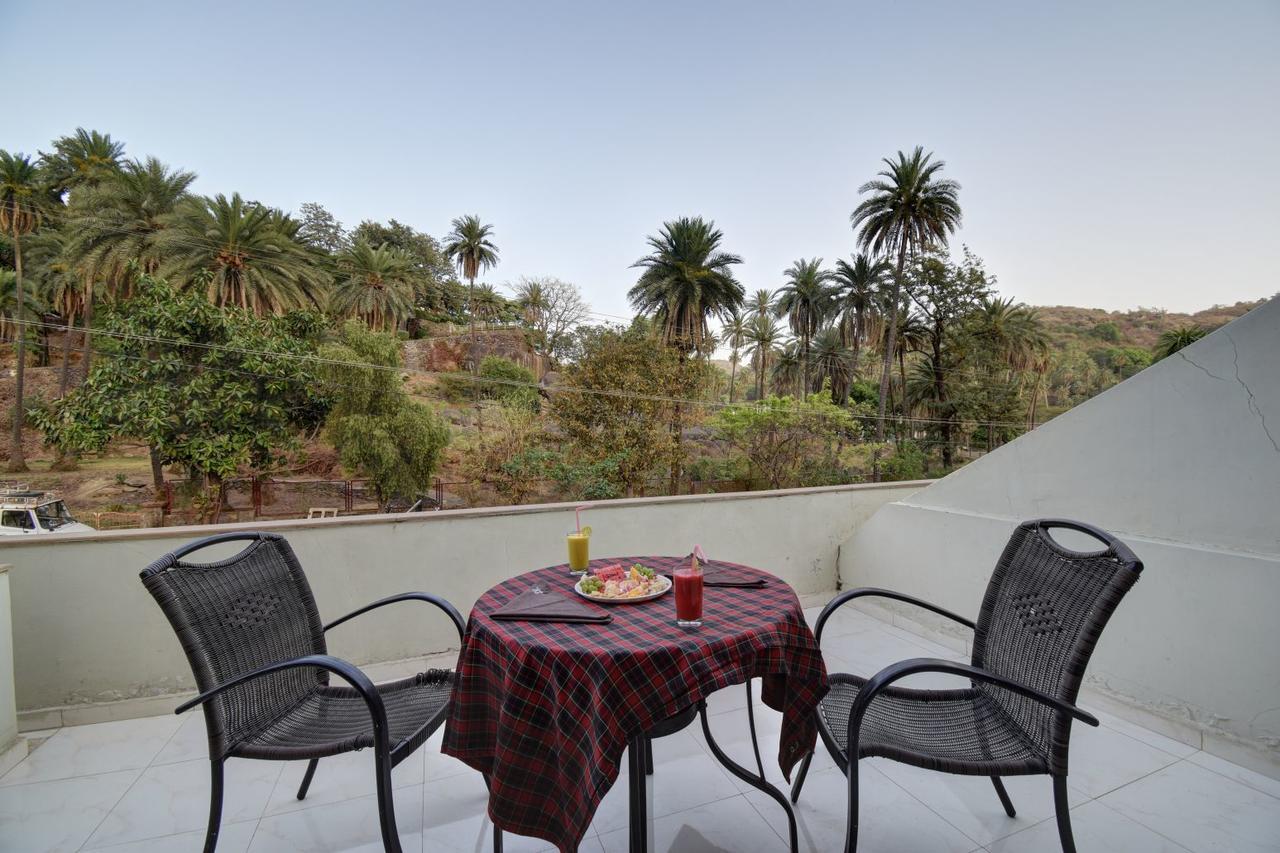 Hotel Savera Palace Mount Abu Exterior photo