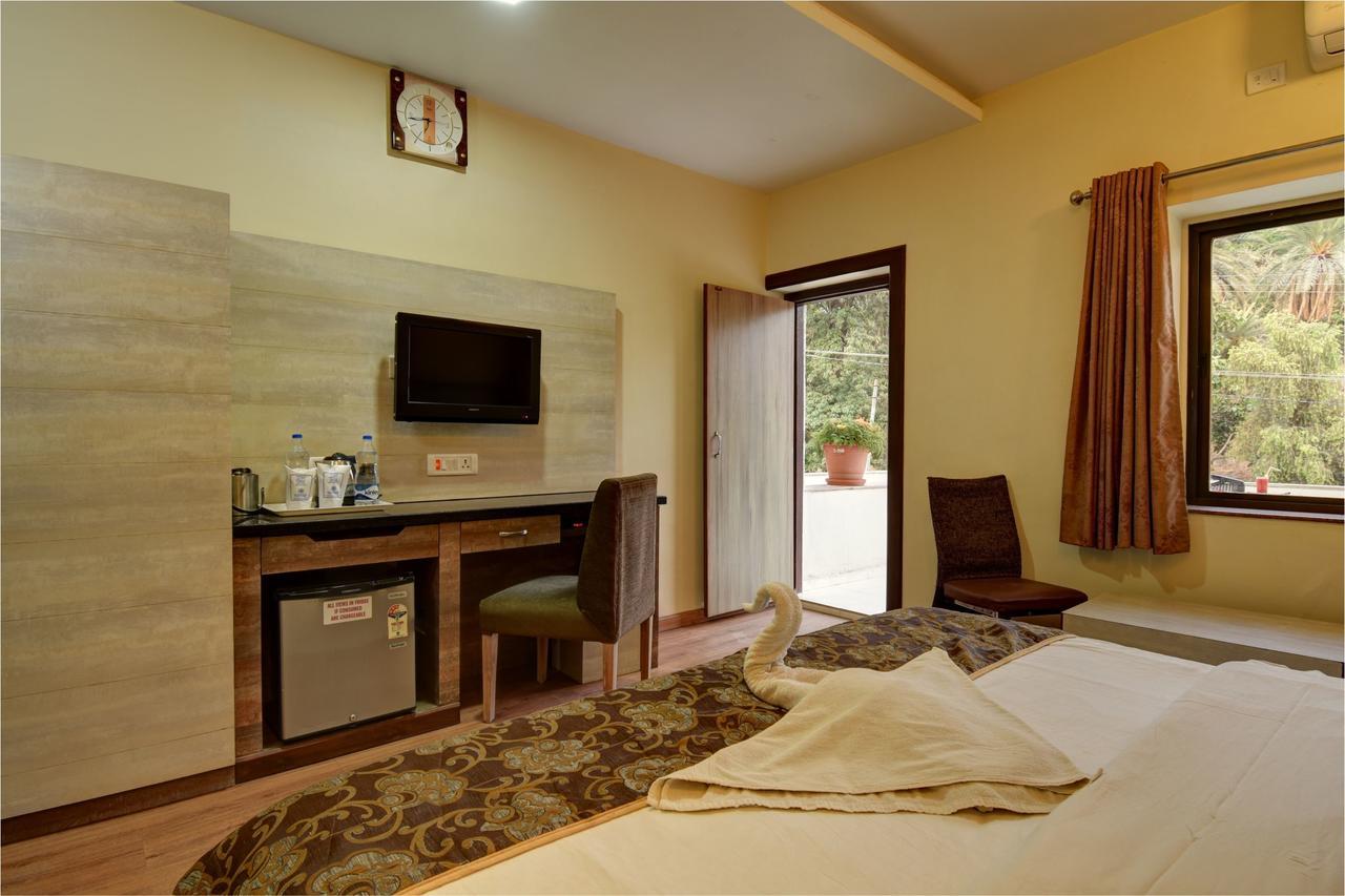 Hotel Savera Palace Mount Abu Exterior photo