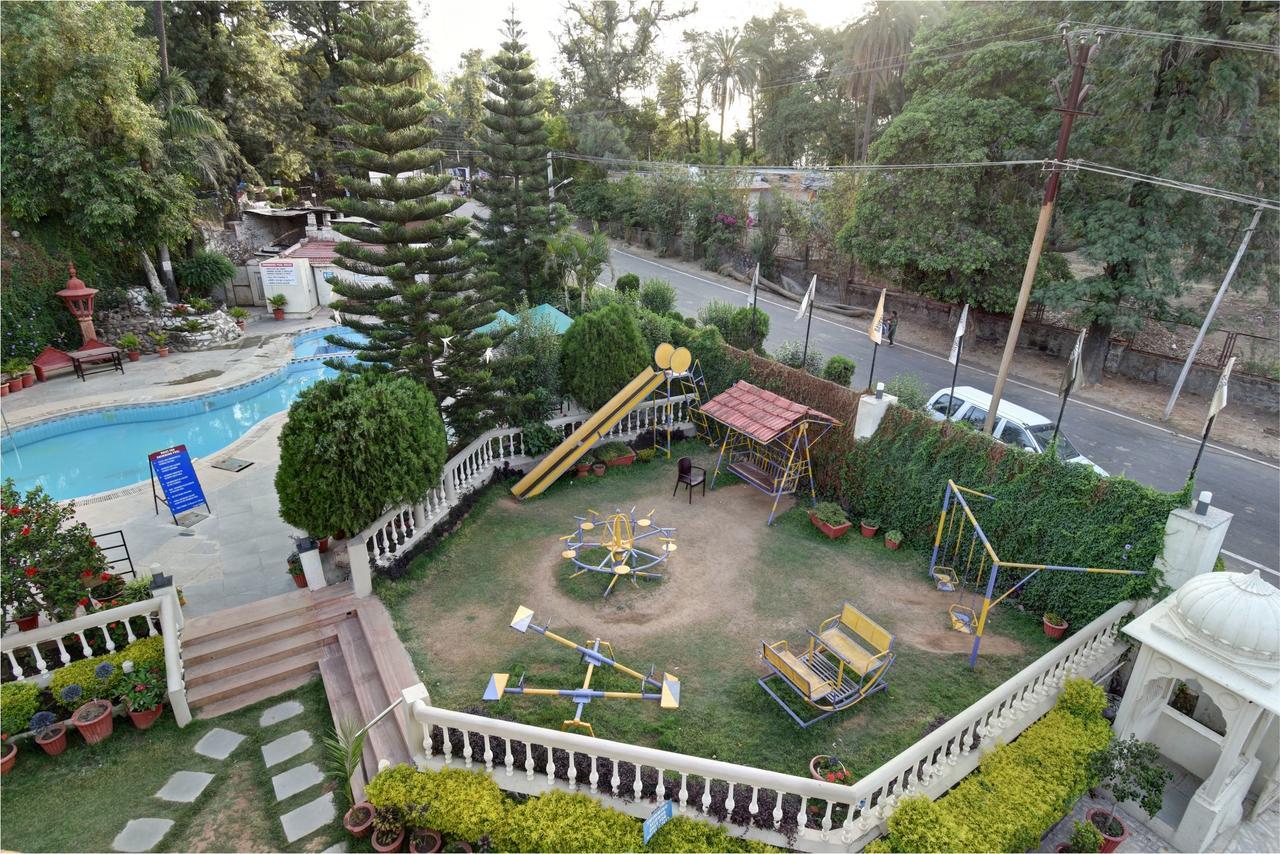 Hotel Savera Palace Mount Abu Exterior photo